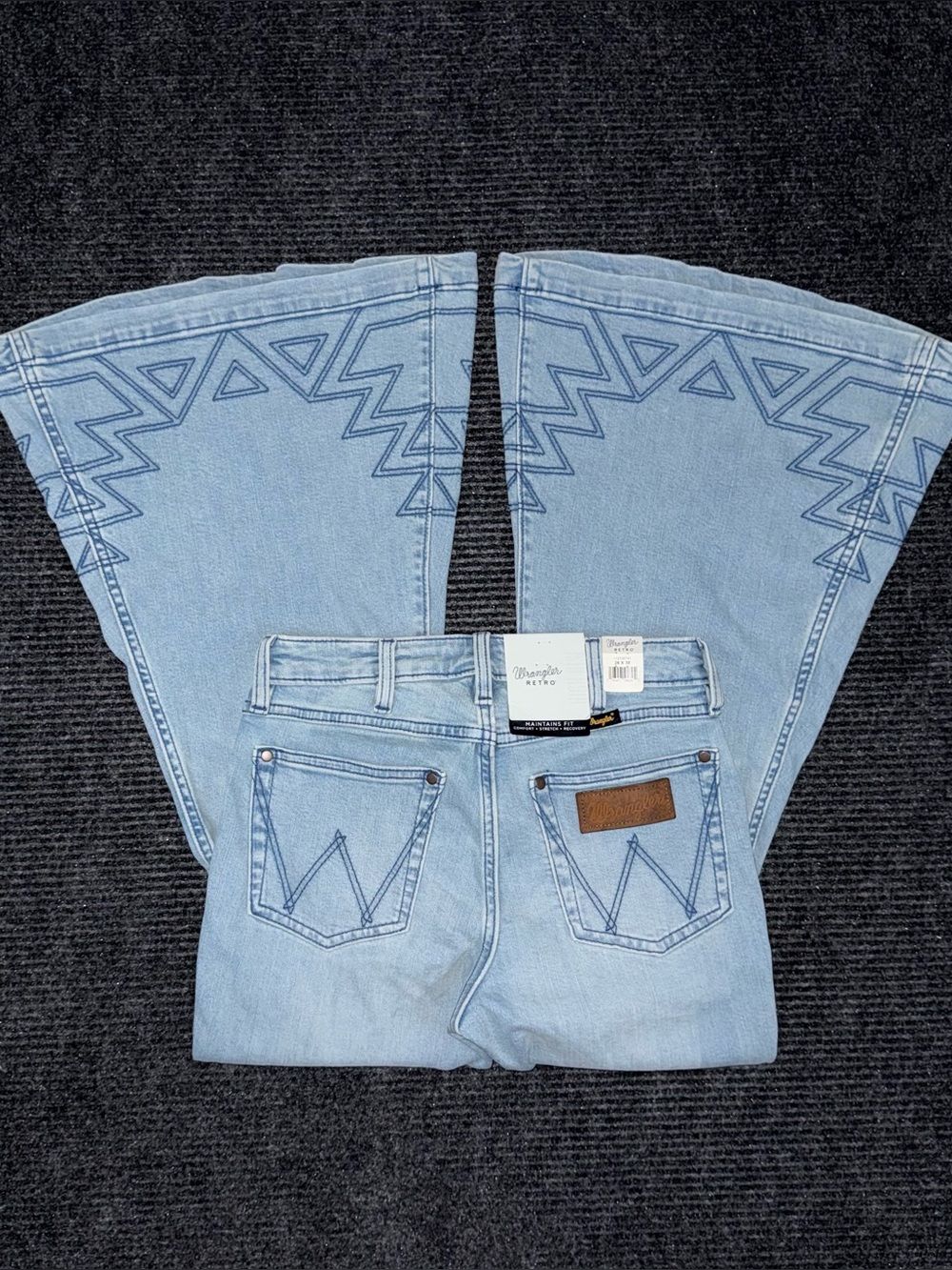 Wrangler NWT Jeans Sz 26x30 Blue High Rise Flare Bell Bottom Aztec Embroidered